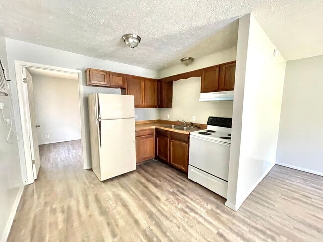 Photo - Renovated 1 Bedroom / 1 Bathroom in Madison! Pet friendly! A block from everything you need!