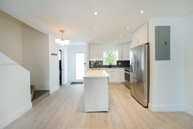 Photo - 2203 NE 123rd St