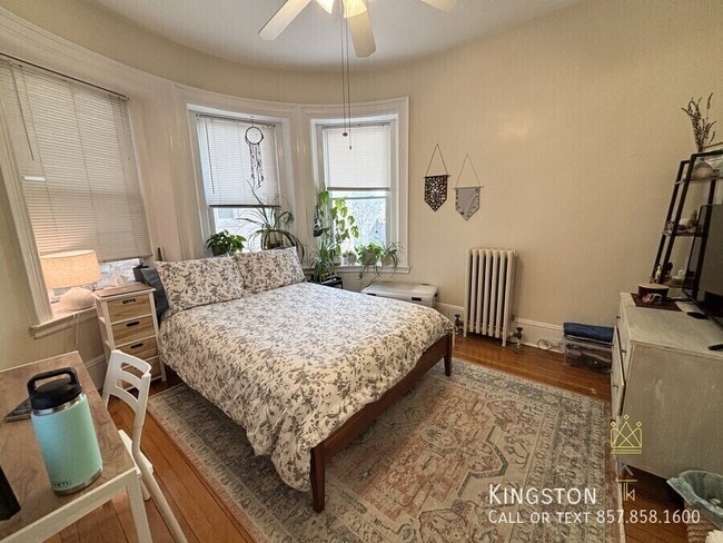 Building Photo - 1481 Beacon St Unit 7R