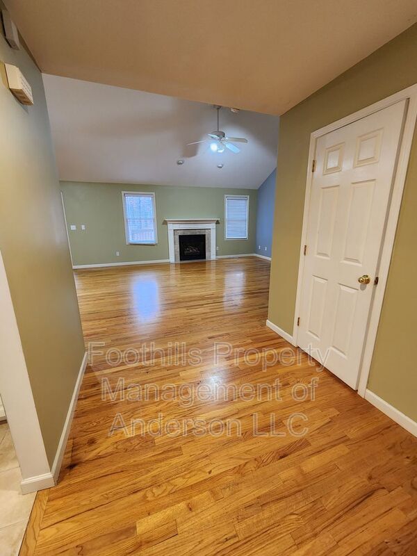 Photo - 102 Circle Dr
