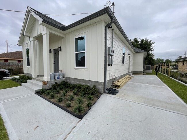 Photo - 1333 Angela St Unit 1333