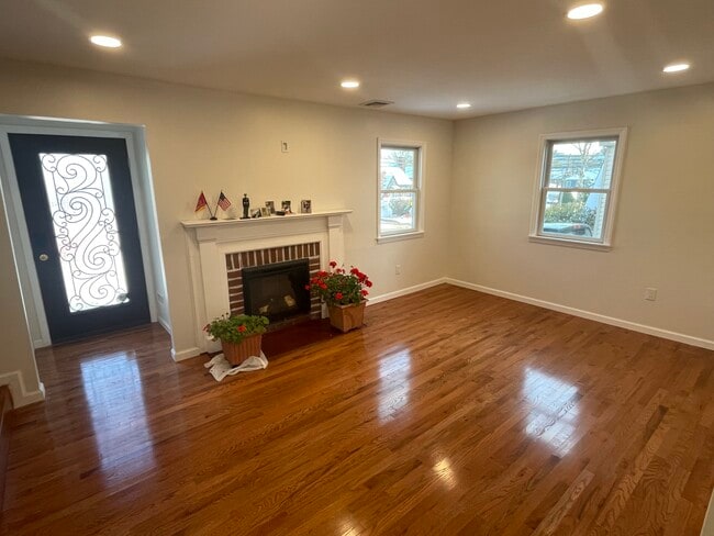 Sala de estar/Chimenea - 576 John St