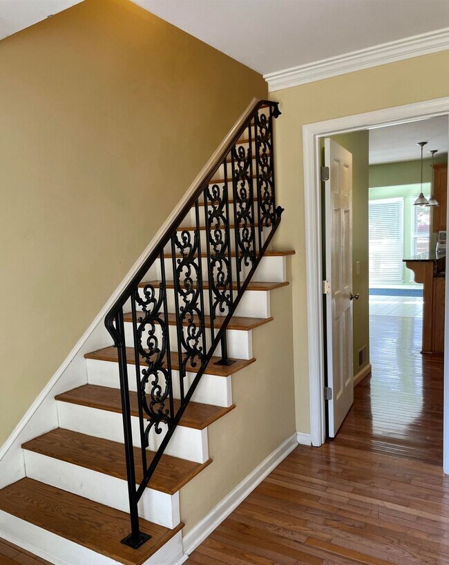 Photo - 153 Craig Wood Way:  Executive Style Livin...