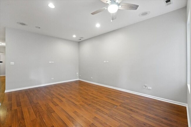 Building Photo - 7717 N Marshfield Ave