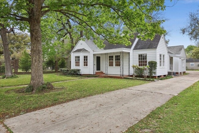 Photo - 2565 Harrison Ave