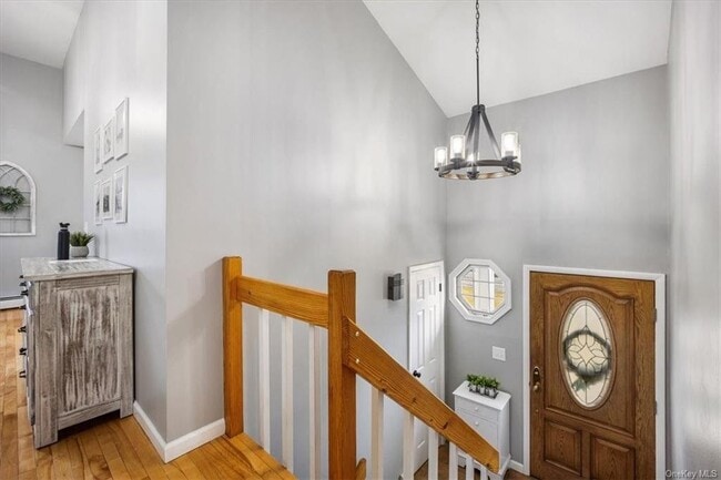 Photo - 9 Pilgrim Ln