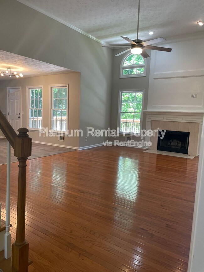 Photo - 120 Colonnade Ave SW