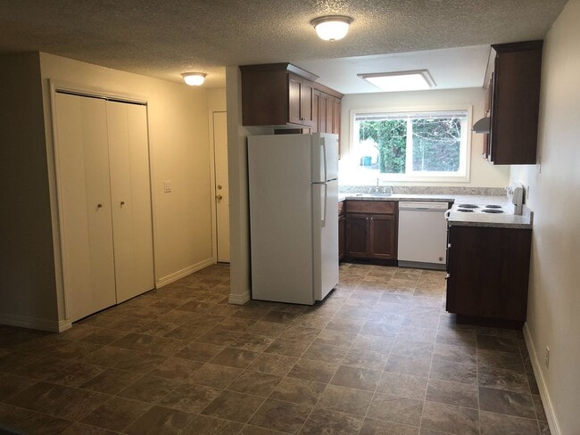 Photo - Total Remodel! Two Bedroom Duplex in North Salem Unidad 3304