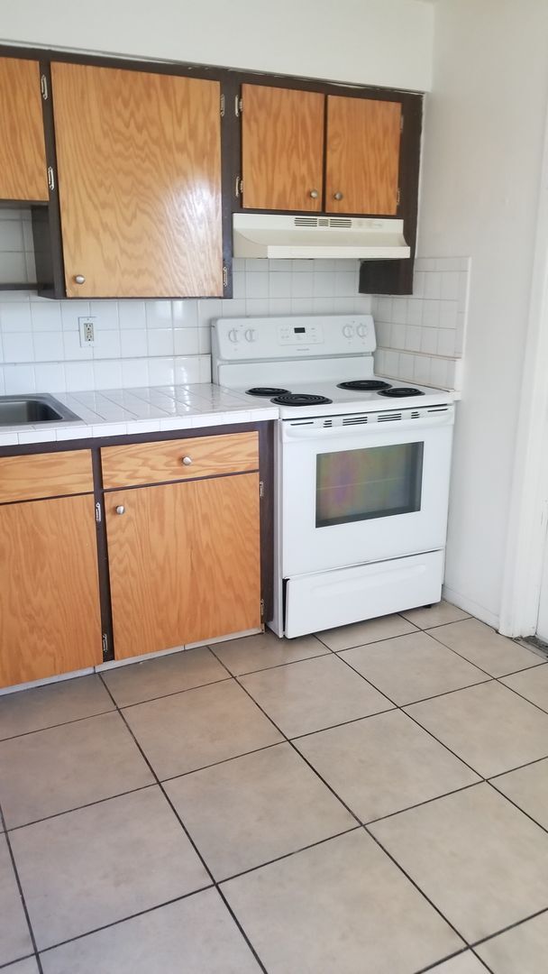 Photo - RENT REDUCTION!! 2 bed 1 bath Apartment Wa... Unit 7