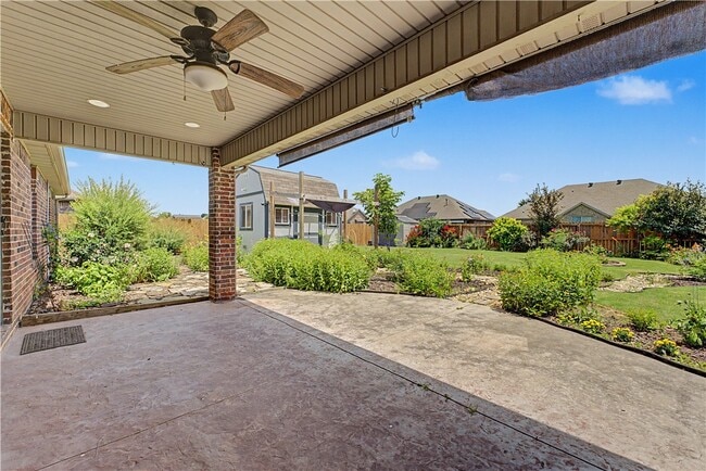 1110 Ellen Ray Ln