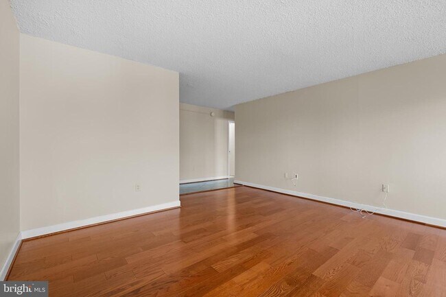 Photo - 1325 18th St NW Unidad 706
