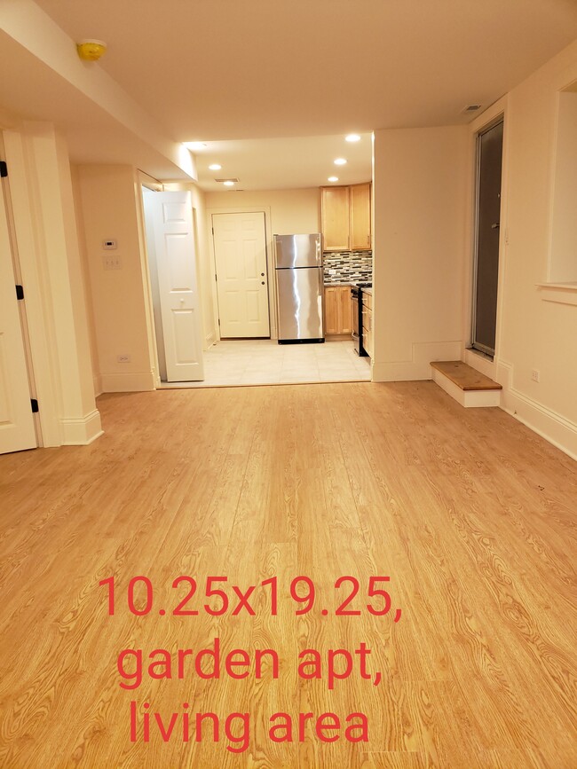 Living Room, kitchen - 912 W Newport Ave