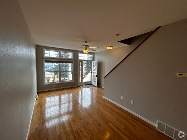 Building Photo - BEAUTIFUL 2-BR, 1.5 BATH CONDO