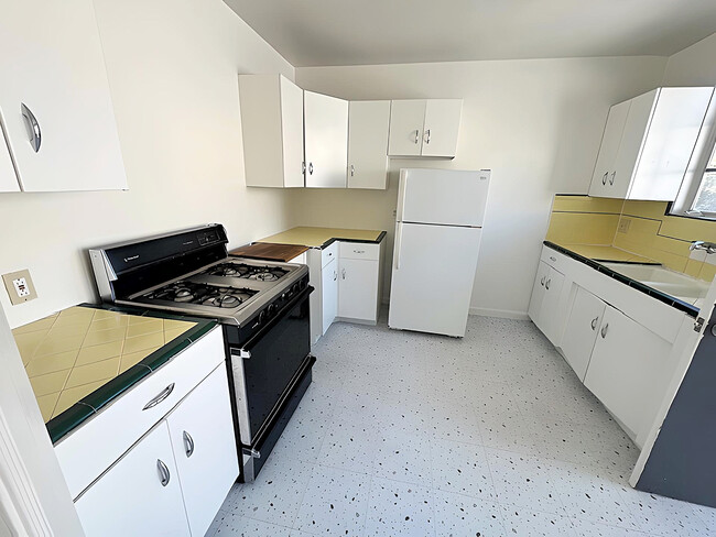 Photo - 1318 S Cloverdale Ave Unidad 1318 S Cloverdale