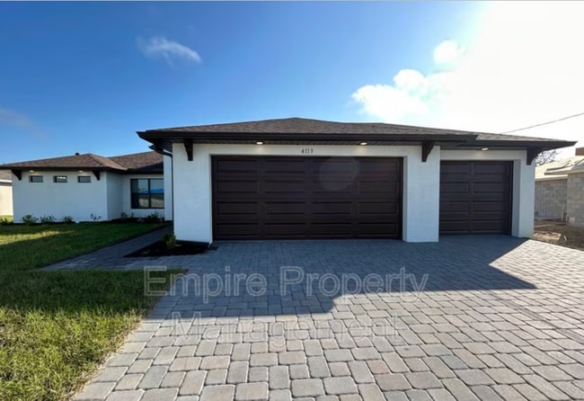 Building Photo - Beautiful 4 Bedroom, 2 Bath Home with 3-Car Garage in Cape Coral