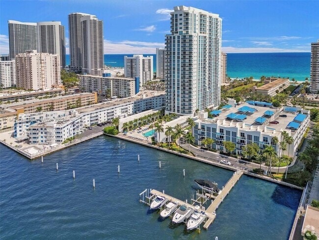 Building Photo - 1945 S Ocean Dr Unit 710 Rental