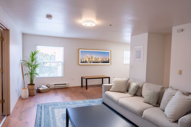 Photo - Pacific Crest Apartments