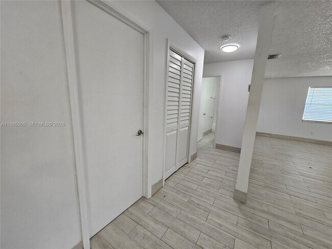 Photo - 4621 SW 33rd Ave Unit 1-6