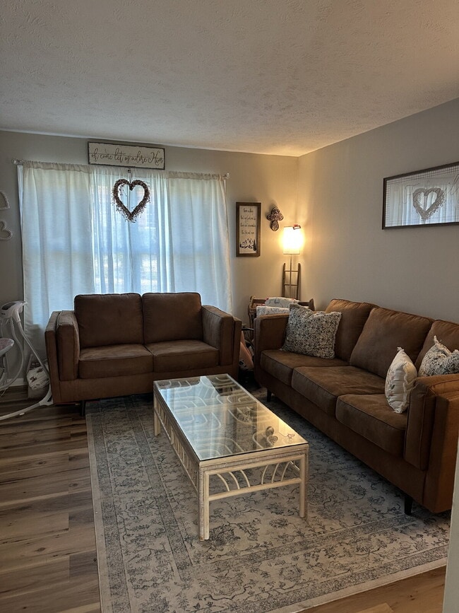 Photo - Newly Renovated 2-Bedroom Townhouse in Front Royal _ Pet Friendly well maintained home.