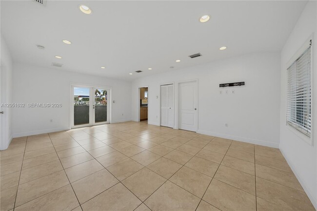 Photo - 7515 NW South River Dr