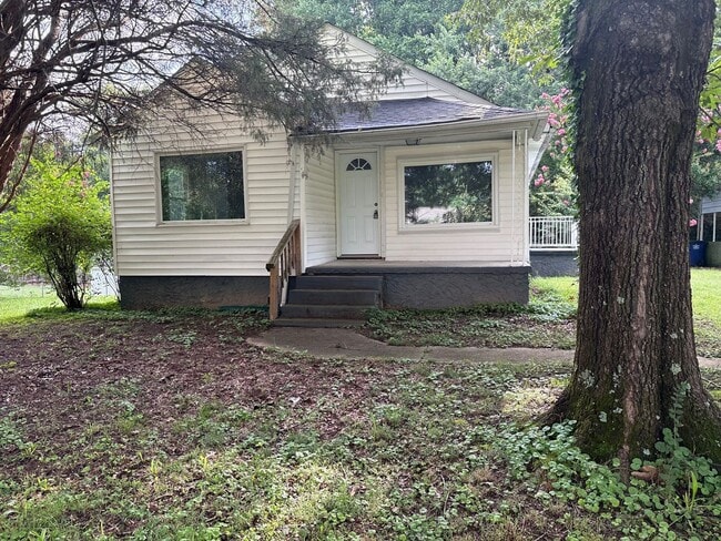 2 Bedroom 1 Bath Home in Winston-Salem - 2 Bedroom 1 Bath Home in Winston-Salem