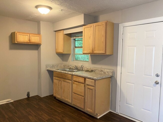 Photo - 4053 Log Cabin Dr