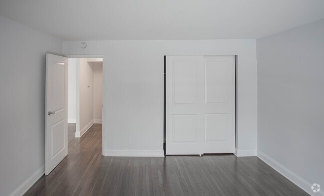 Bedroom, 1BR, 1BA 762 SF