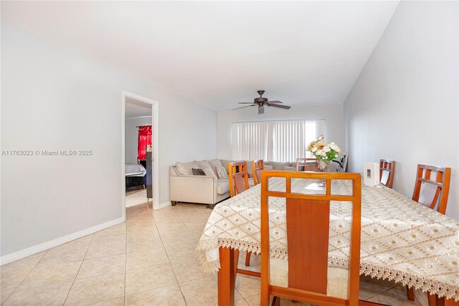 Photo - 941 NW 45th St Unidad 7 Rental