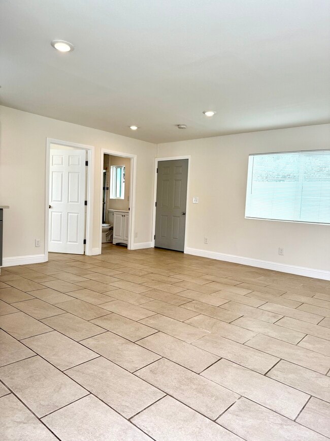 Photo - 6515 White Oak Ave