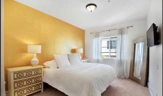 Photo - 850 N Hudson Ave