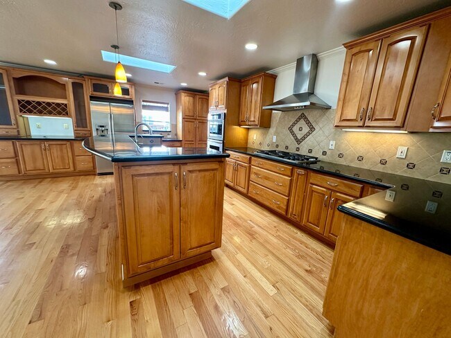 Photo - 1367 S Blaney Ave
