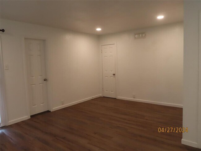 Photo - 403 High Ridge St