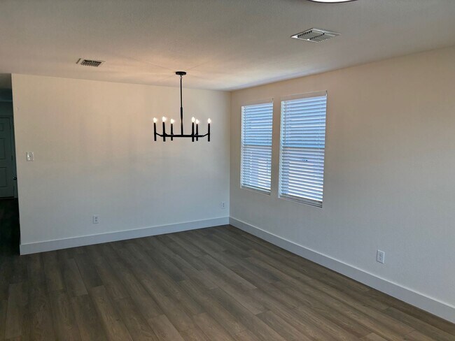 Photo - 803 Moss Glen Trail