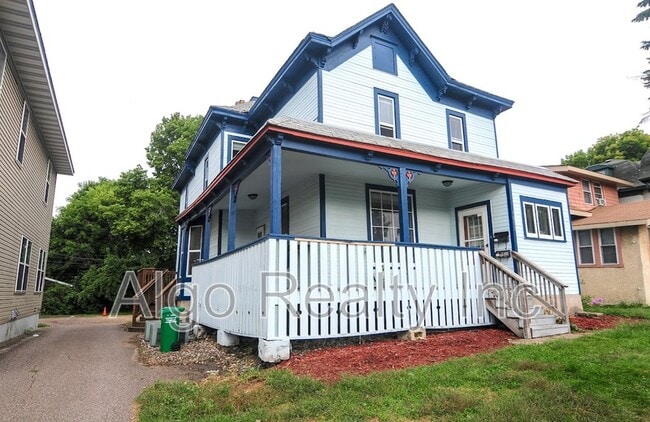 Building Photo - 1015 13th Ave SE Rental