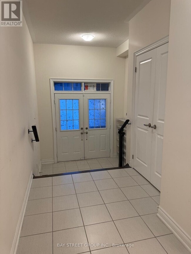 Photo - 370 Kirkham Dr