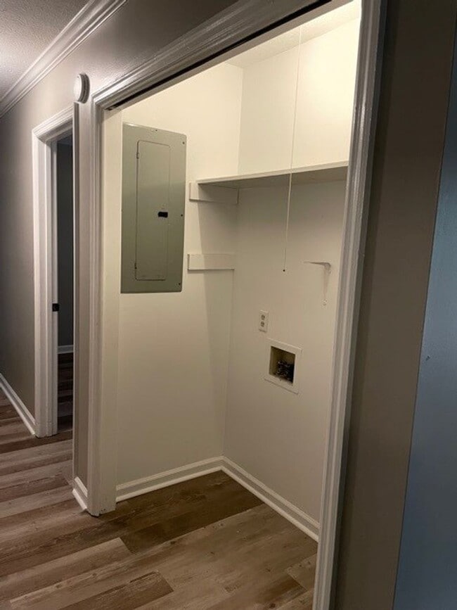 Building Photo - Available NOW – Renovated 3 Bedroom, 2 Bat... Rental