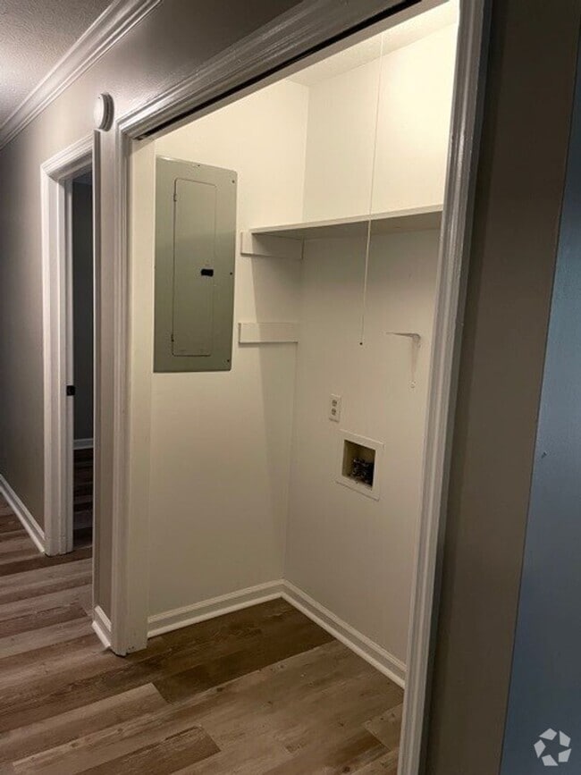 Building Photo - Available NOW – Renovated 3 Bedroom, 2 Bat... Rental