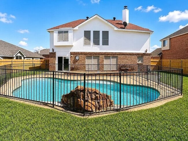 5709 Parkwood Trail