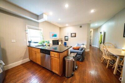 Building Photo - 344 Centre St Unit #1 Rental