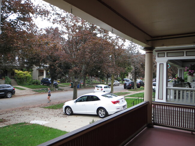 View from front porch - 80 Manchester Place Casa Adosada