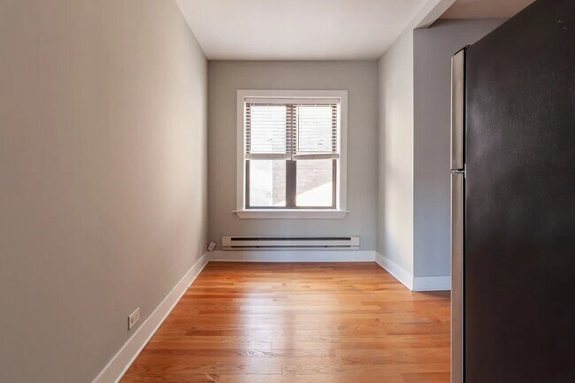 3720-3725 N Pine Grove Ave Unit 3720.5 North Pine Grove