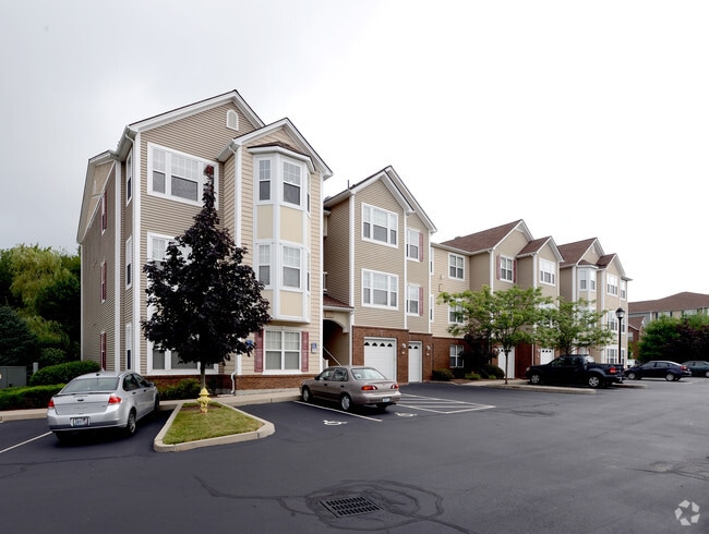 Building Photo - Harbor Village at the Commons