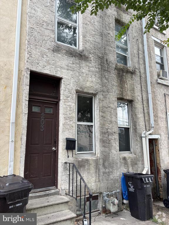 Building Photo - 203 E Marshall St Rental