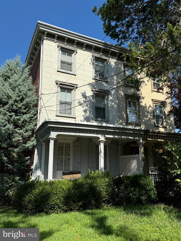 Building Photo - 405 N 2nd St Rental