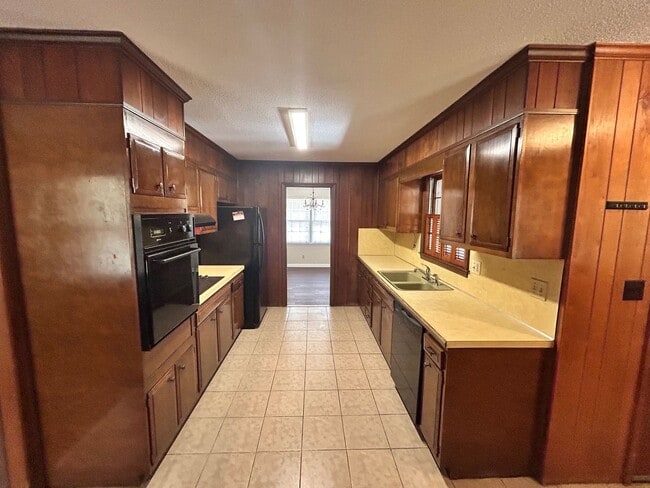 Photo - 3 Bedroom, 2 Bathroom Winthrop Heights