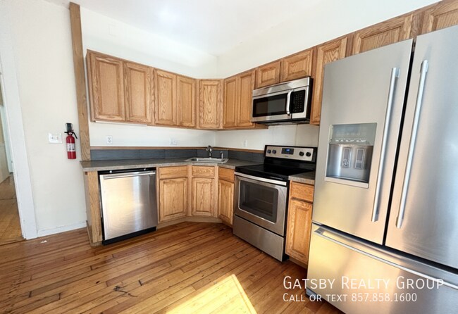 Building Photo - 1 Folsom Ave Unit 2R