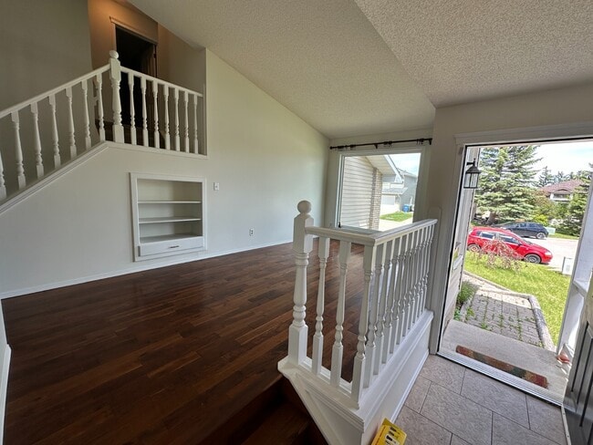 Photo - Spacious 3 Bedroom Home with Finished Basement in MacEwan Valley (IP058)