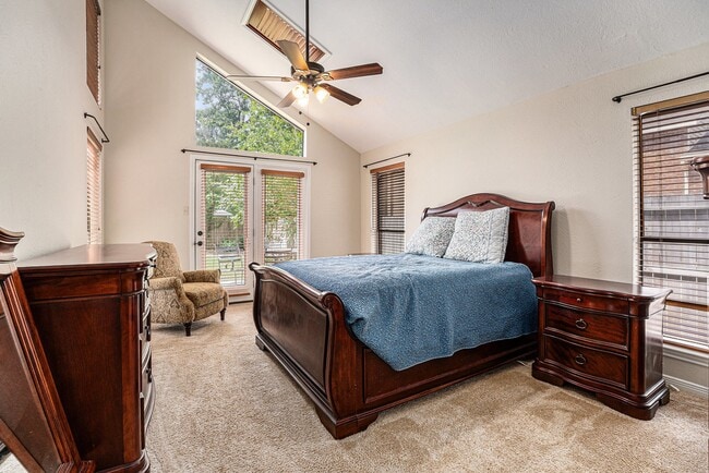 Photo - 602 Crestwood Dr