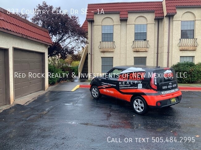 Building Photo - 837 Country Club Dr SE