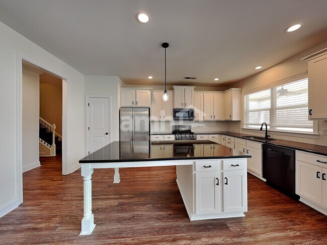 Photo - 776 Somersby Dr